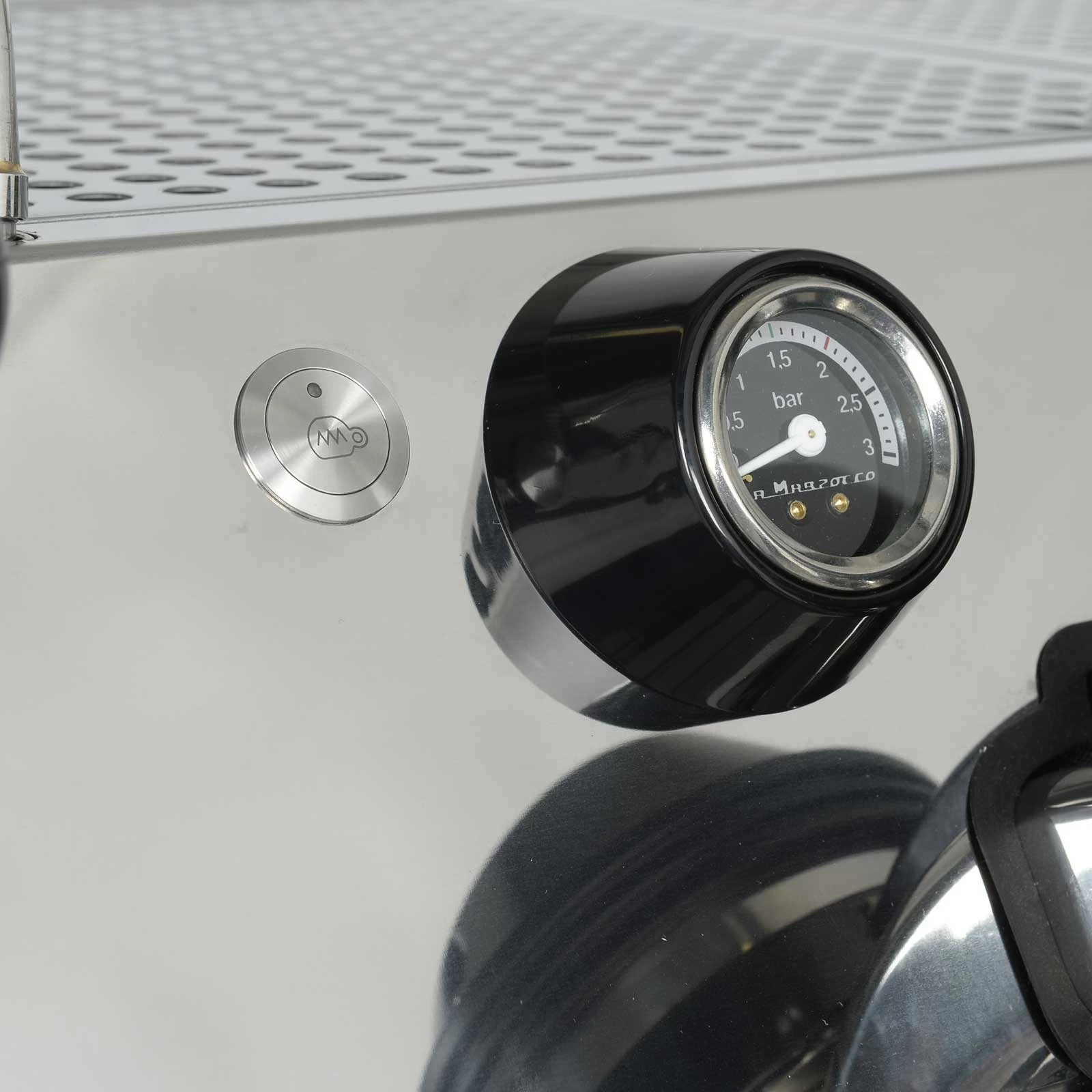 La Marzocco Strada 3 Group AV With Scales Espresso Machine 3 La Marzocco Strada 3 Group AV With Scales Espresso Machine - Image 3